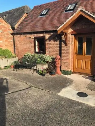 Lovely 1-bed Cottage in Nuneaton - Dış Mekan