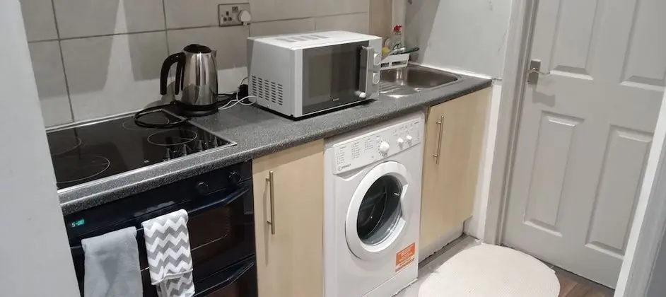 Lovely 1 Bedroom Apartment With Garden - Mutfak