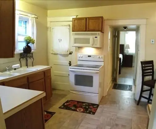 Lovely 1 King Bed- Walk Downtown Pet Ok - Mutfak