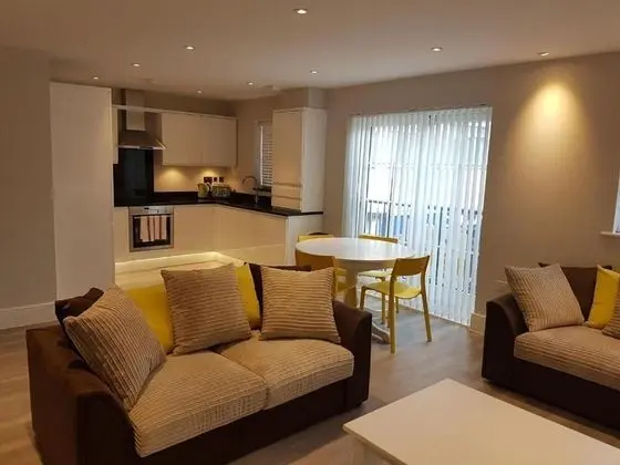 Lovely 2-bed Apartment in Brentwood - Oda Düzeni