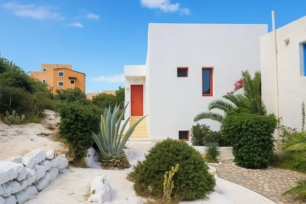 Lovely 2-bed Apartment in HER - Dış Mekan