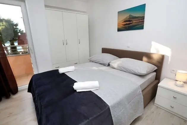 Lovely 2-bed Apartment in Okrug Gornji - Oda