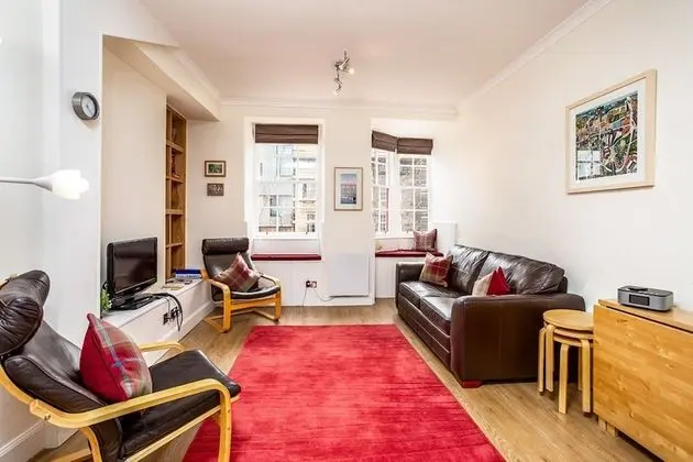 Lovely 2-bed Apartment in Old Town Edinburgh