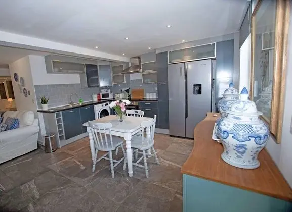 Lovely 2 Bed Apartment Pembroke Castle - Oda Düzeni