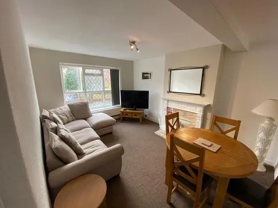 Lovely 2-bed Apartment in Solihull - Öne Çıkan Resim