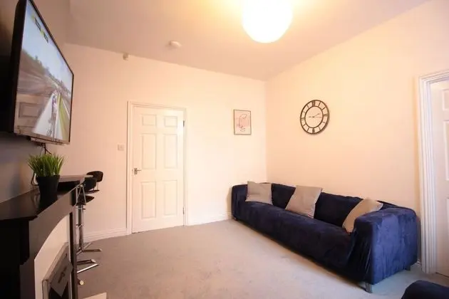 Lovely 2-bed Downstairs Apartment - İç Mekan