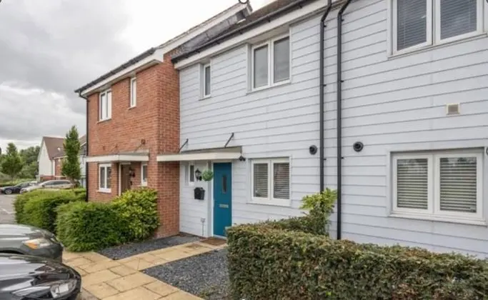 Lovely 2-bed House With 2 Bathrooms in Dartford - Dış Mekan