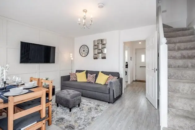 Lovely 2-bed House With 2 Bathrooms in Dartford - Öne Çıkan Resim