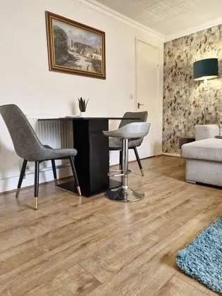 Lovely 2-bed House in the Heart of Woodhouse - Yerinde Yemek