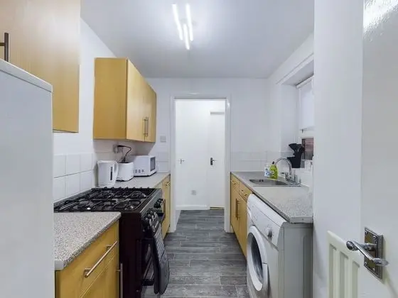 Lovely! 2-bed House Located in Soke - on - Trent - Mutfak