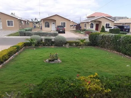 Lovely 2-bed House in Portmore - Dış Mekan