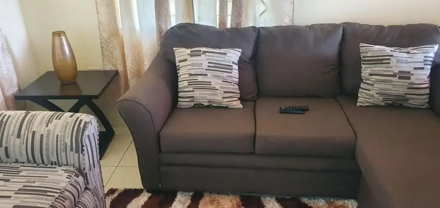 Lovely 2-bed House in Portmore - İç Mekan
