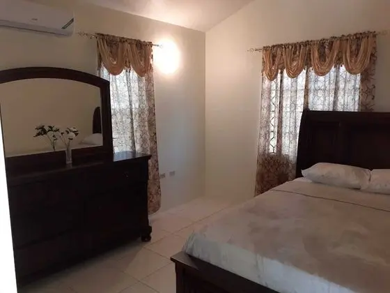 Lovely 2-bed House in Portmore - Oda