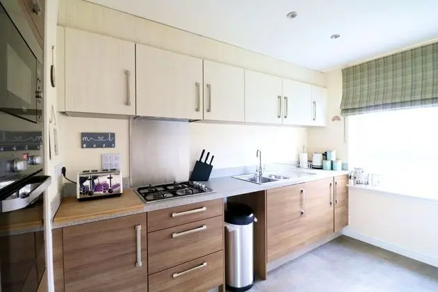 Lovely 2 Bedroom Apartment in Glasgow - Mutfak