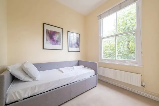 Lovely 2 Bedroom Apartment With Great Transport Links