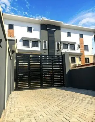 Lovely 2-bedroom Apartment Located in Lekki - Dış Mekan