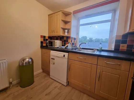 Lovely 2 Bedroom Apartment With Private Parking - Mutfak