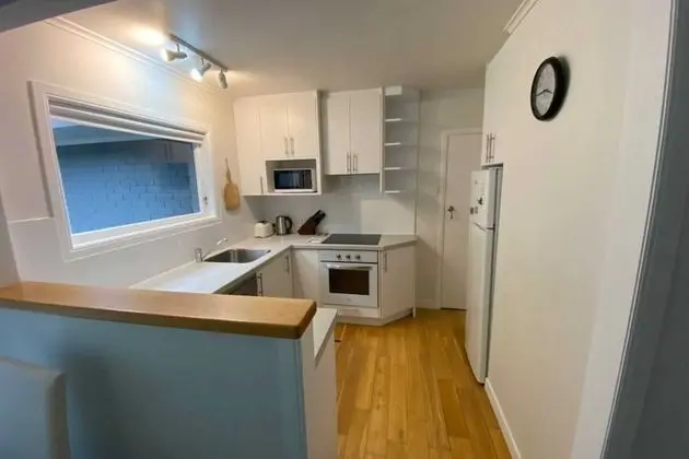 Lovely 2 Bedroom Apartment in Quiet Parnell - Mutfak