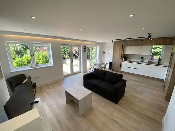 Lovely 2 Bedroom Flat with Parking - Oda Düzeni