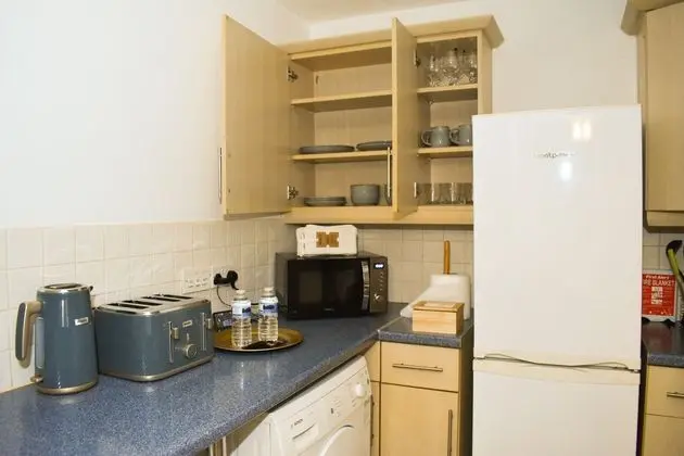 Lovely 2-bedroom Serviced Apartment in West Brom