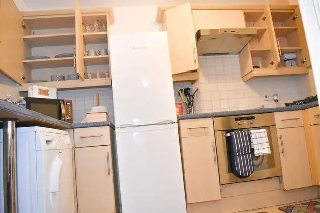 Lovely 2-bedroom Serviced Apartment in West Brom - Mutfak