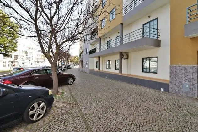 Lovely 2 -bedroom Vacation Apartment In Quarteira - Dış Mekan