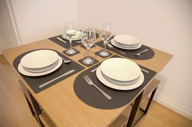 Lovely 2-BR Holiday Flat - Free Parking - Mutfak
