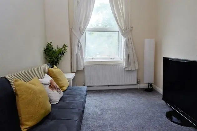 Lovely 2-BR Holiday Flat - Free Parking - Oda Düzeni