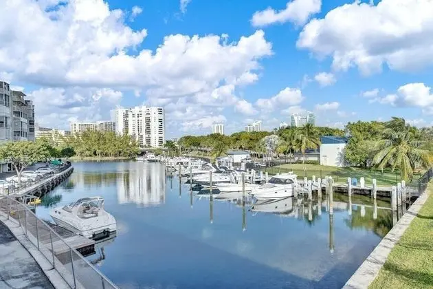 Lovely 2br/1bath, Hallandale Beach, Outdoor Pool & Free Parking! - Mülk Olanakları