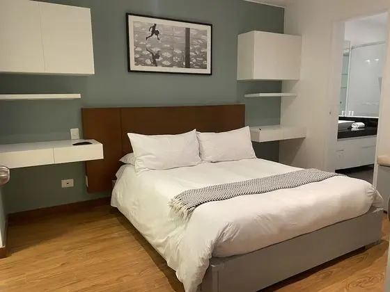 Lovely 2BR with Balcony in Miraflores