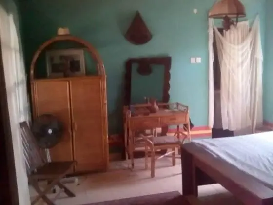 Lovely 3-bdrm Cottage W/private Patios/pkg Sanyang - Oda