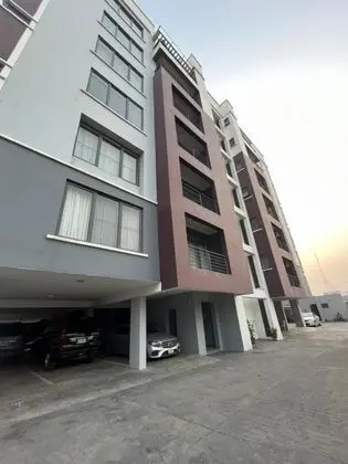 Lovely 3-bed With a Pool Next to Four Point - Dış Mekan