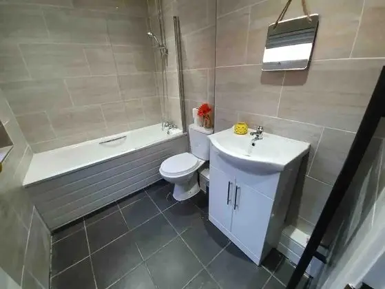 Lovely 3-bed Apartment in Coventry - Banyo Tipleri