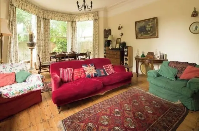Lovely 3-bed House in Cheltenham - Öne Çıkan Resim