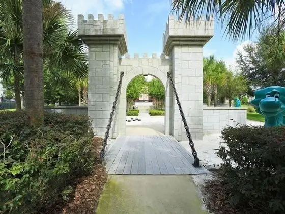 Lovely 4 Bed 4 Bath Pool Home in Windsor Hills Resort