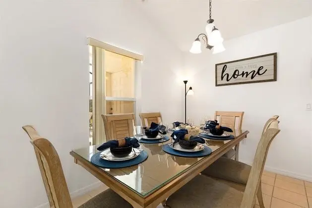 Lovely 4 Bedroom, 3.5 Bath Home With South Facing Pool and spa - 521 - Mutfak