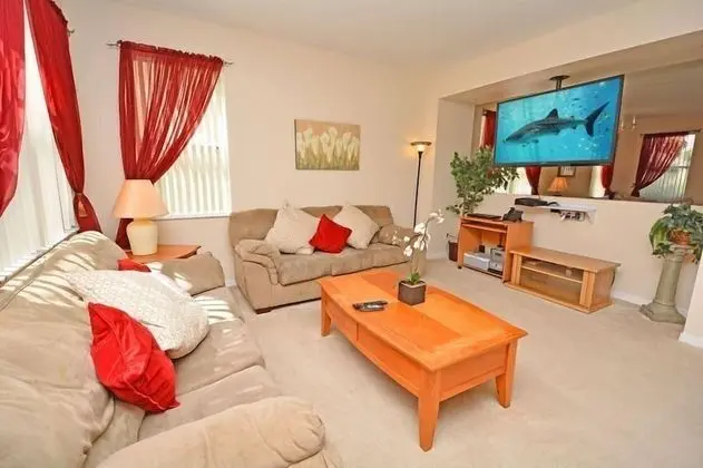 Lovely 4 Bedroom 3.5 Bath Pool Home With Games Room