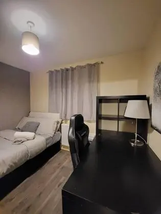 Lovely 4 Bedroom Home With Private Parking - Oda
