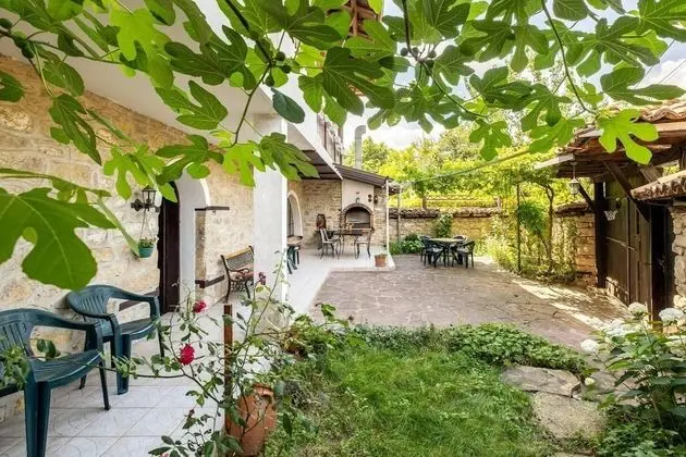 Lovely 5-bed Authentic House in the Arbanasi - Dış Mekan