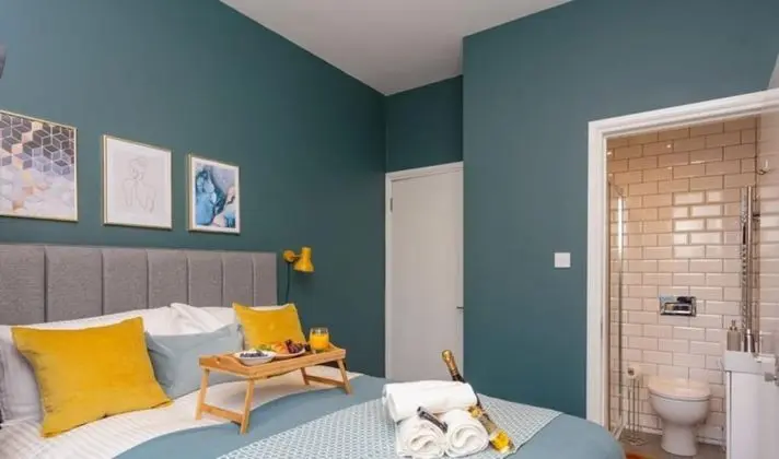 Lovely Apartment Beneath Edinburgh Castle