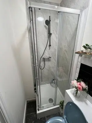 Lovely Apartment Close to Acton Central Station - Banyo Tipleri