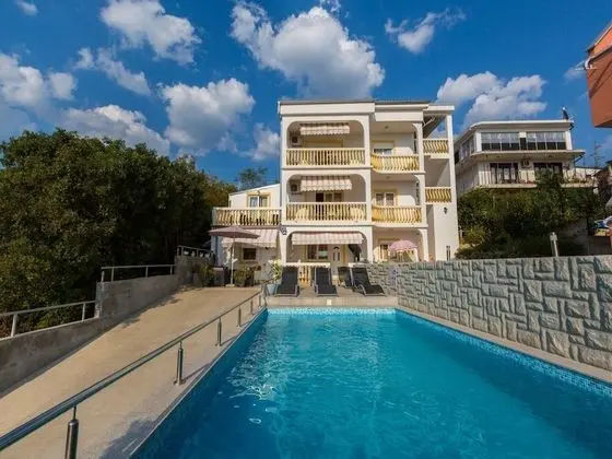 Lovely Apartment in Crikvenica near Sea Beach - Dış Mekan