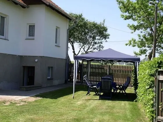 Lovely Apartment in Jennewitz With Terrace, Garden, Barbecue - Dış Mekan