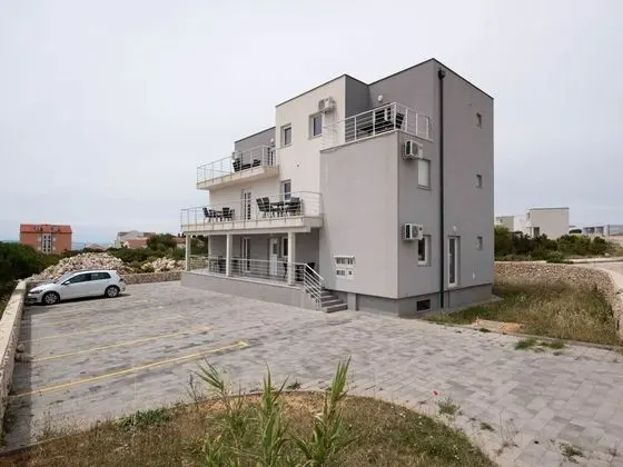 Lovely Apartment in Novalja near Sea Beach & Town Center - Dış Mekan