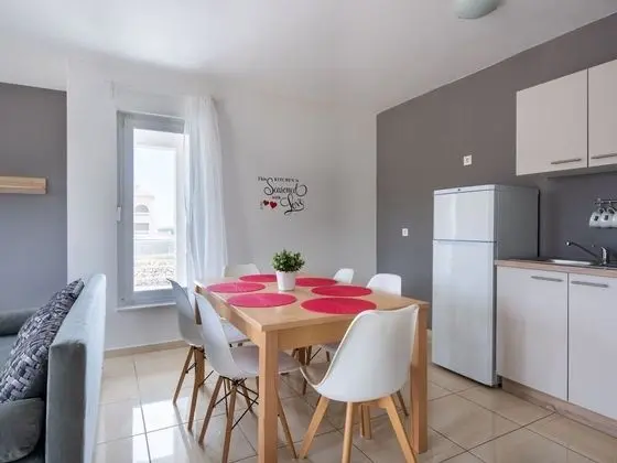 Lovely Apartment in Novalja near Sea Beach & Town Center - Yerinde Yemek