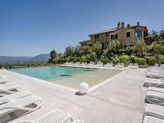 Lovely Apartment in Passaggio di Bettona With Pool