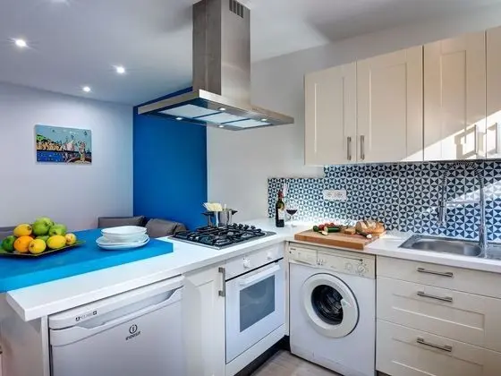 Lovely Apartment in Sorrento With Balcony - Mutfak