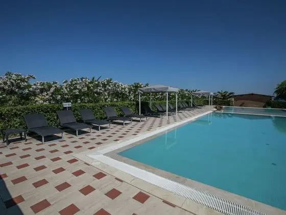 Lovely Apartment With Swimming Pool in Lazise