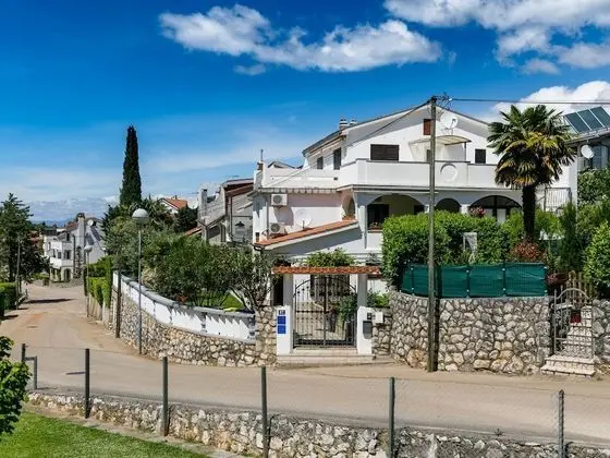 Lovely Apartment With Terrace & Garden Grill