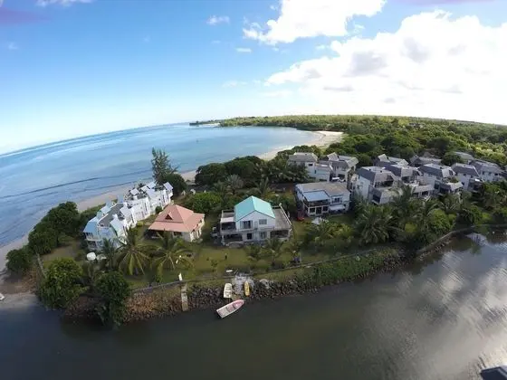 Lovely Beach House in a Very Peaceful and Upmarket Area, we Even Throw in a car